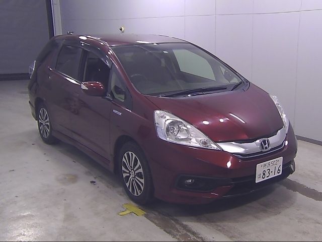 10246 Honda Fit shuttle GP2 2013 г. (Honda Tokyo)